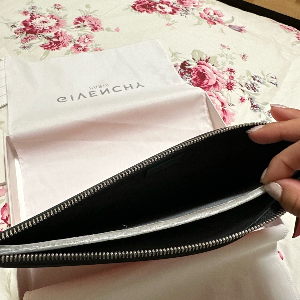 Red Givenchy Pouch - Picture 5 of 6